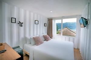 Nespecifikovaný výhled na hory nebo výhled na hory při pohledu z hotelu