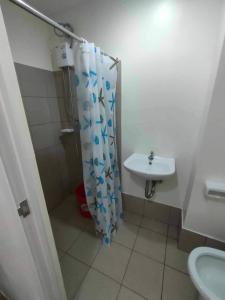 Ванная комната в Casa Relajante at Recto Manila