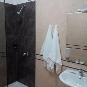 Koupelna v ubytování Herges Hotel