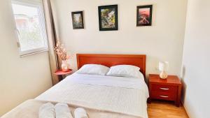 Postel nebo postele na pokoji v ubytování Luxury Beach Apartment w Sunset Sea Views