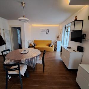 Μια τηλεόραση ή/και κέντρο ψυχαγωγίας στο Casa Marilyn +71 φωτογραφίες