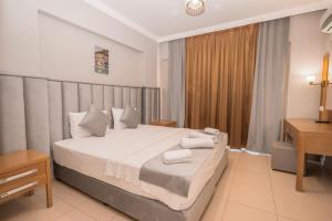 Postel nebo postele na pokoji v ubytování Infinity Hotel