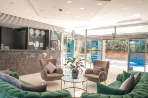 Bazén v ubytování Infinity Hotel nebo v jeho okolí