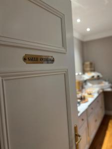 Kuchyň nebo kuchyňský kout v ubytování Maison LUTETIA R + 37 fotografií