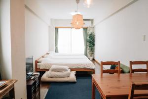 Postel nebo postele na pokoji v ubytování Tipy records inn room