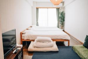 Postel nebo postele na pokoji v ubytování Tipy records inn room