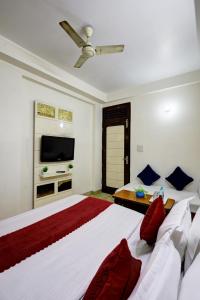 Postel nebo postele na pokoji v ubytování Hotel Nancy Dx Near New Delhi Railway Station