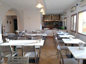 Restoran või mõni muu söögikoht majutusasutuses Hotel Magnolia