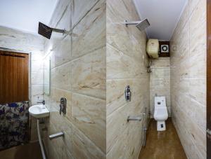Koupelna v ubytování Hotel Nancy Dx Near New Delhi Railway Station + 37 fotografií