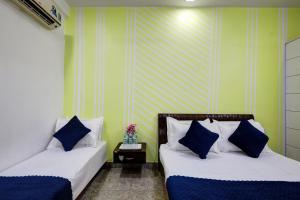 Postel nebo postele na pokoji v ubytování Hotel Nancy Dx Near New Delhi Railway Station