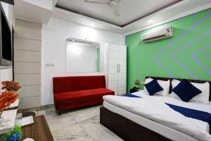Postel nebo postele na pokoji v ubytování Hotel Nancy Dx Near New Delhi Railway Station