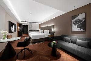 TV a/nebo společenská místnost v ubytování Intercity Hotel Hangzhou West Lake Wulin Plaza