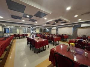 Restaurace v ubytování Hotel Inn New Digha With Classic Swimming Pool