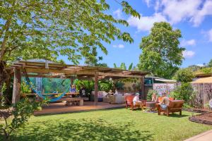 Κήπος έξω από το On The Wallaby Eco Lodge