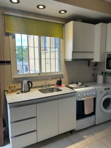 Η κουζίνα ή μικρή κουζίνα στο Departamento ISABELLA