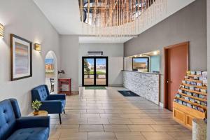 a lobby with two blue chairs and a waiting room at Baymont by Wyndham Lebanon IN in Lebanon +42 photos