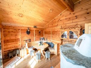 Fotografia z galérie ubytovania Rustic Hut Salzburg near Ski Slopes v destinácii Bramberg am Wildkogel