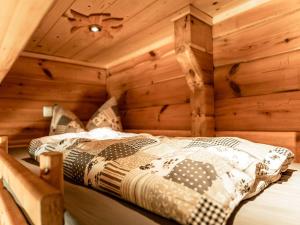 Posteľ alebo postele v izbe v ubytovaní Rustic Hut Salzburg near Ski Slopes