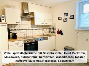 Kuchyň nebo kuchyňský kout v ubytování Kleine Auszeit Ferienwohnung nahe Bosenbergklinik mit Parkplatz, Haustiere willkommen