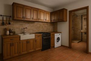cocina con armarios de madera, fregadero y lavadora en Villa Eden - Fairy Tale, en Casteldelci 7 fotos más
