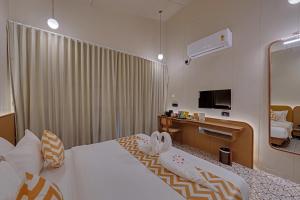 A bed or beds in a room at Villa Euphoria Resort at Statue of Unity