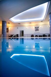 Bazén v ubytování The Sign Kocaeli Thermal Spa Hotel &Convention Center nebo v jeho okolí