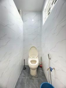 Koupelna v ubytování Vintage CoLiving 2Storey Haus + 24 fotografií