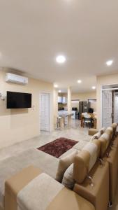 Μια τηλεόραση ή/και κέντρο ψυχαγωγίας στο Villa Dalia Puncak M4-3