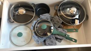 a group of pots and pans sitting on a counter at Apartamento Bellarhouse I in Ciudad Real