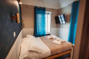 Postel nebo postele na pokoji v ubytování Hotel Domus Tiberina