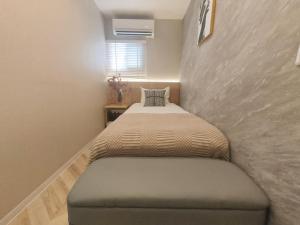 11全新装修 2室1厅1浴室1卫生间 设施齐全 最大6人 2 rooms 1dining room 2bathrooms 2toilets Max 6P 免费无线网络にあるベッド