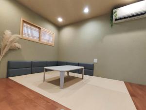 11全新装修 2室1厅1浴室1卫生间 设施齐全 最大6人 2 rooms 1dining room 2bathrooms 2toilets Max 6P 免费无线网络にあるシーティングエリア
