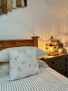 Postel nebo postele na pokoji v ubytování The Hayloft + 27 fotografií