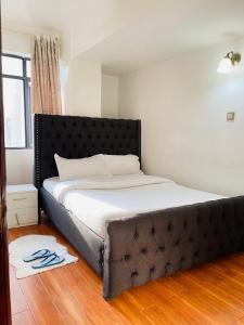 Una cama o camas en una habitación de Avalor Suites - Marcus Garvey
