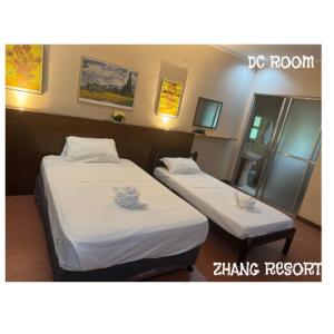 Letto o letti in una camera di ZHANG RESORT and DIVE CENTER