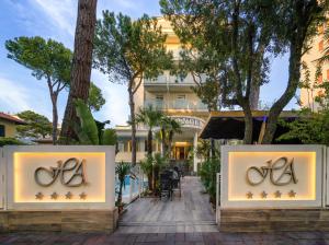 a view of the hotel from the street at Hotel Alexander in Milano Marittima