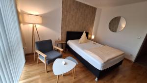 Postel nebo postele na pokoji v ubytování Solitaire Hotel