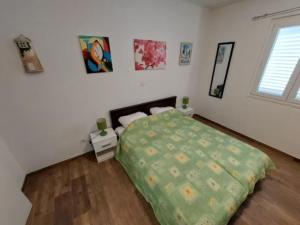 Posteľ alebo postele v izbe v ubytovaní Apartments and Rooms King