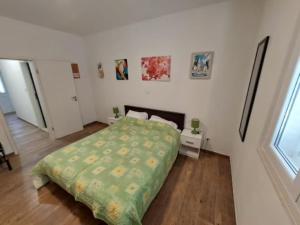 Posteľ alebo postele v izbe v ubytovaní Apartments and Rooms King