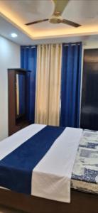 Ένα ή περισσότερα κρεβάτια σε δωμάτιο στο 2 BHK Apartment, Jalandhar