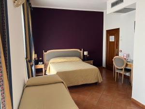Postel nebo postele na pokoji v ubytování Hotel Bologna