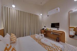 A bed or beds in a room at Villa Euphoria Resort at Statue of Unity