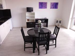 TV a/nebo společenská místnost v ubytování Apartments 4U center + free parking