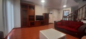 a living room with a couch and a tv at El Gallo Azul in Oruña