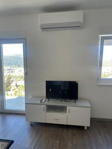 Μια τηλεόραση ή/και κέντρο ψυχαγωγίας στο Bosanska Soba Mostar