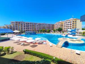 Πισίνα στο ή κοντά στο The Royal Bay Hideaway Studio