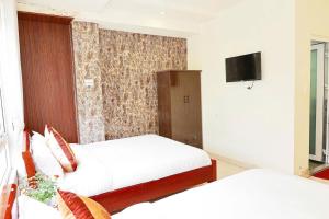 Postel nebo postele na pokoji v ubytování H Flower Hotel Đà Lạt - An An Hotel cũ