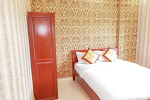 Postel nebo postele na pokoji v ubytování H Flower Hotel Đà Lạt - An An Hotel cũ