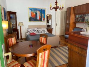 a living room with a table and a couch at studio s balkonom 10 metara od mora in Opatija