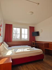 Postel nebo postele na pokoji v ubytování OEKOTEL Traiskirchen + 7 fotografií